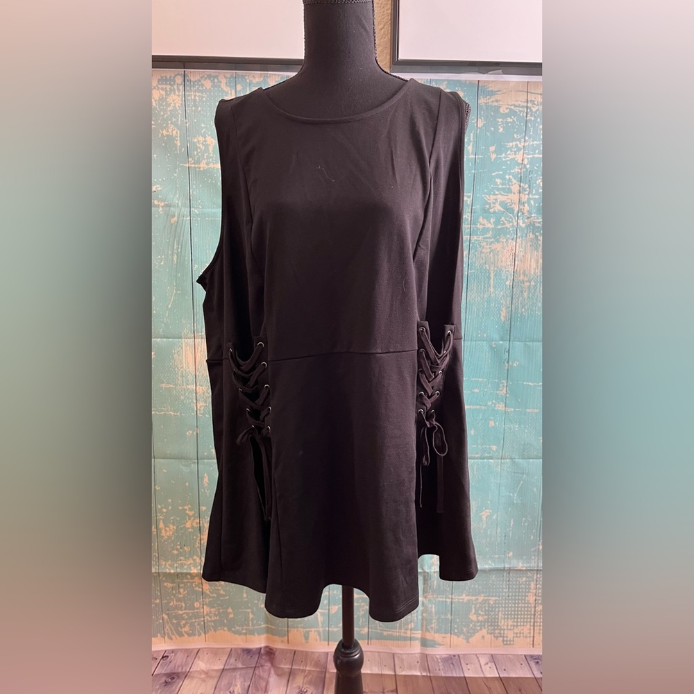 Black corset style tank preplump.